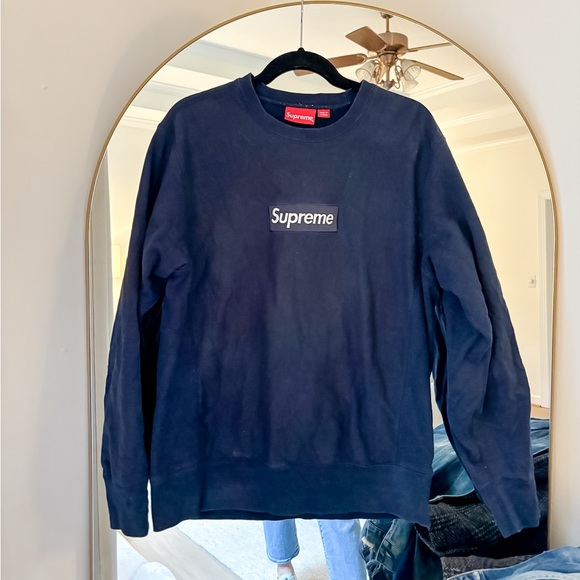 SUPREME Crewneck sweatshirt
